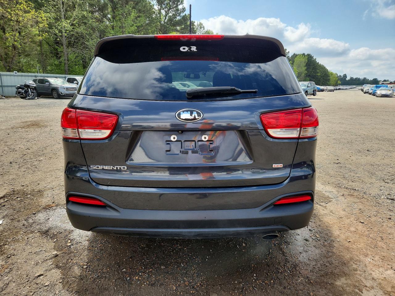 2017 KIA SORENTO LX photo 6