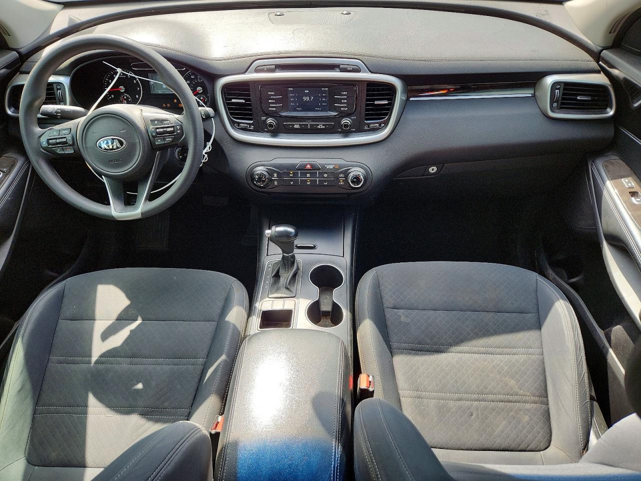 2017 KIA SORENTO LX photo 8