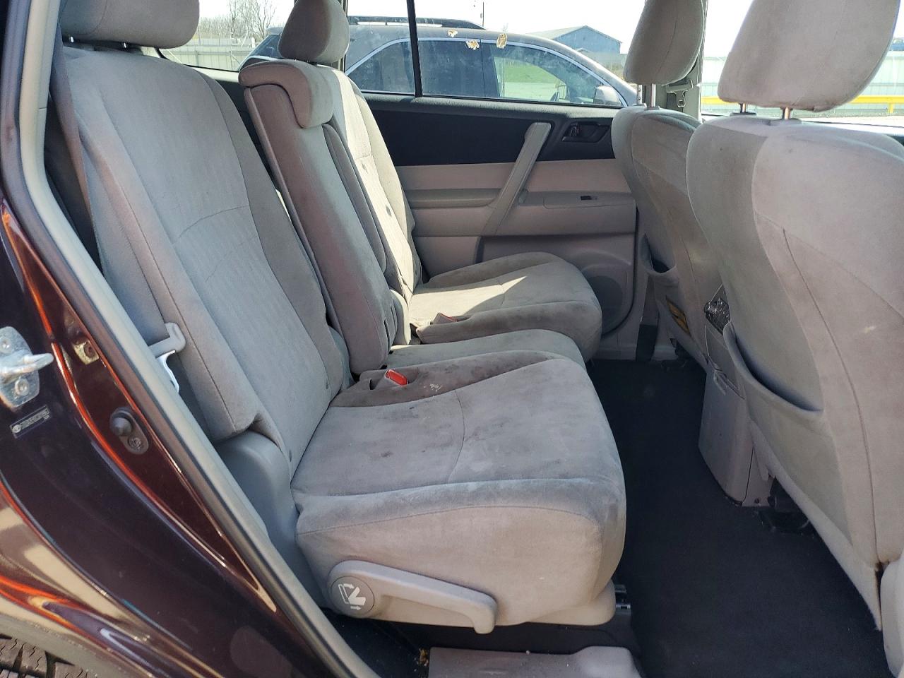 2012 TOYOTA HIGHLANDER BASE photo 31