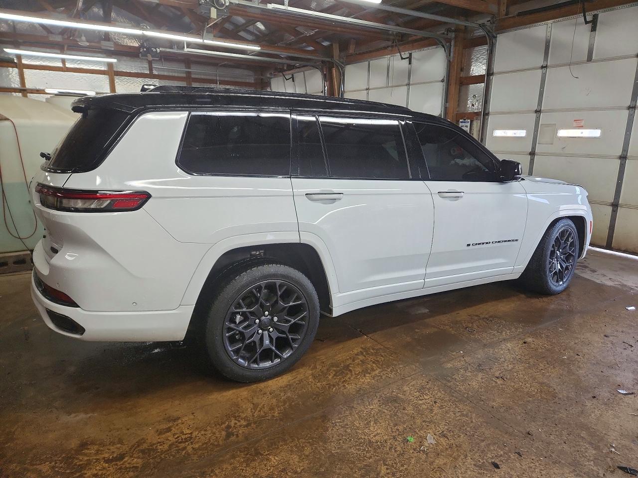 2023 JEEP GRAND CHEROKEE L SUMMIT photo 7