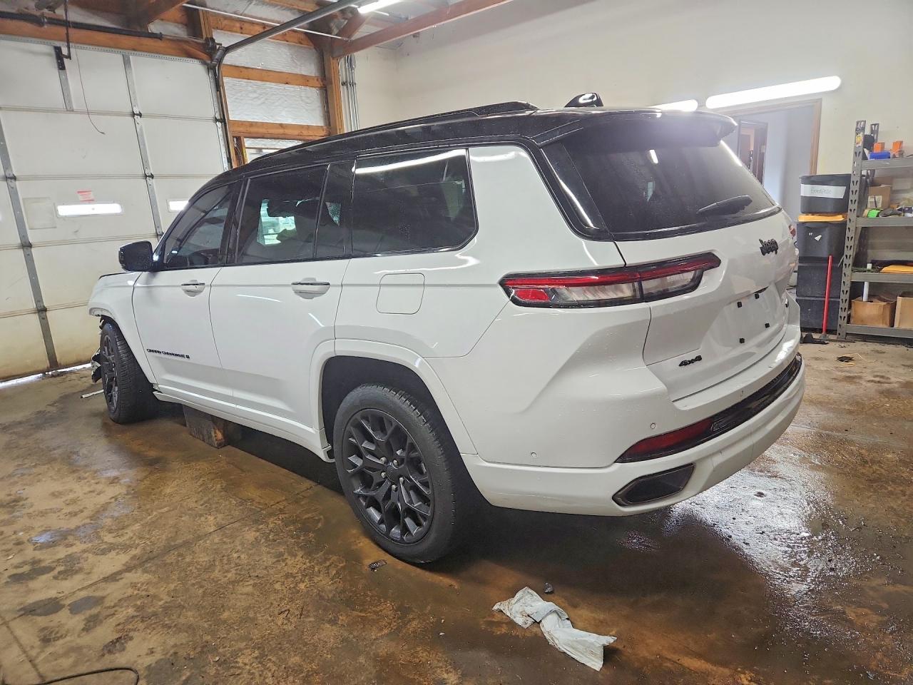 2023 JEEP GRAND CHEROKEE L SUMMIT photo 4