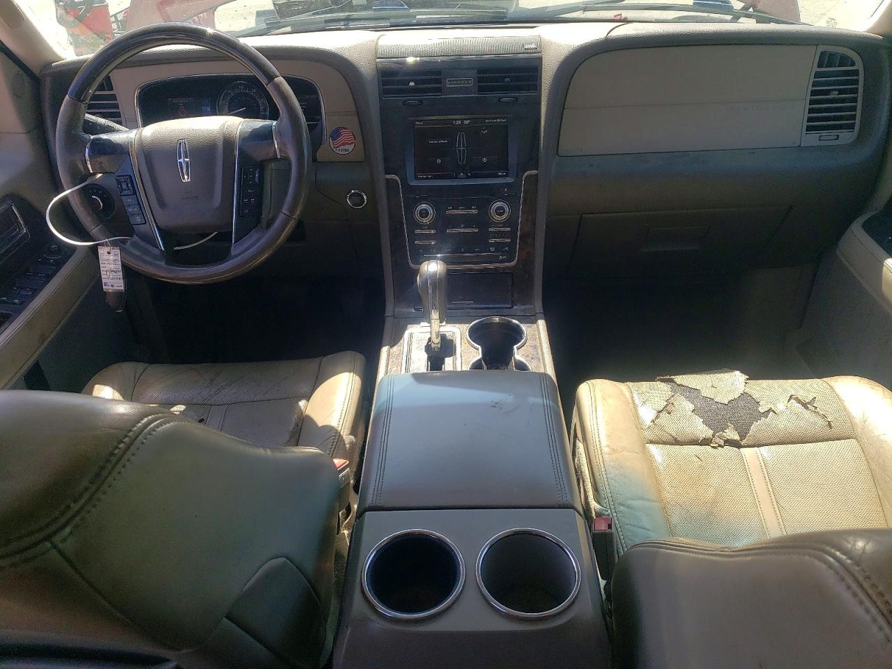 2015 LINCOLN NAVIGATOR photo 8