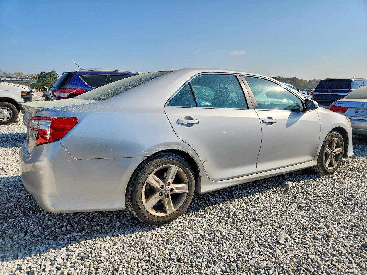 2014 TOYOTA CAMRY SE photo 5