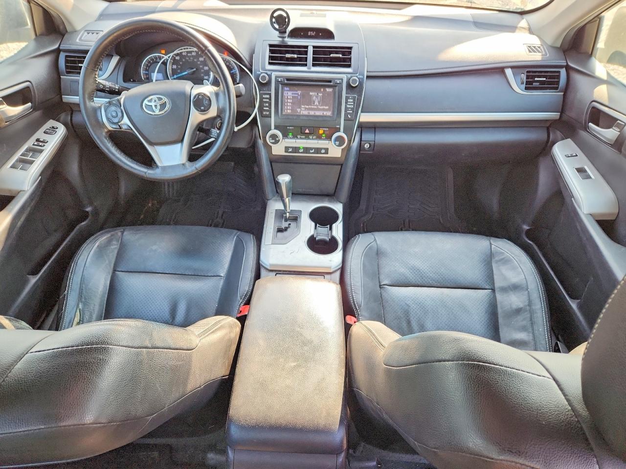2014 TOYOTA CAMRY SE photo 15
