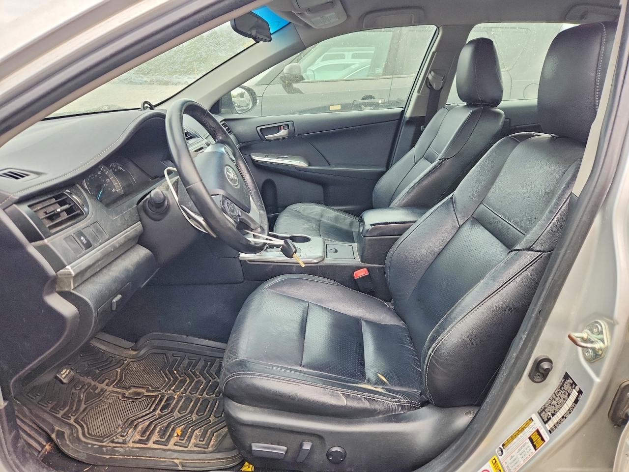 2014 TOYOTA CAMRY SE photo 14