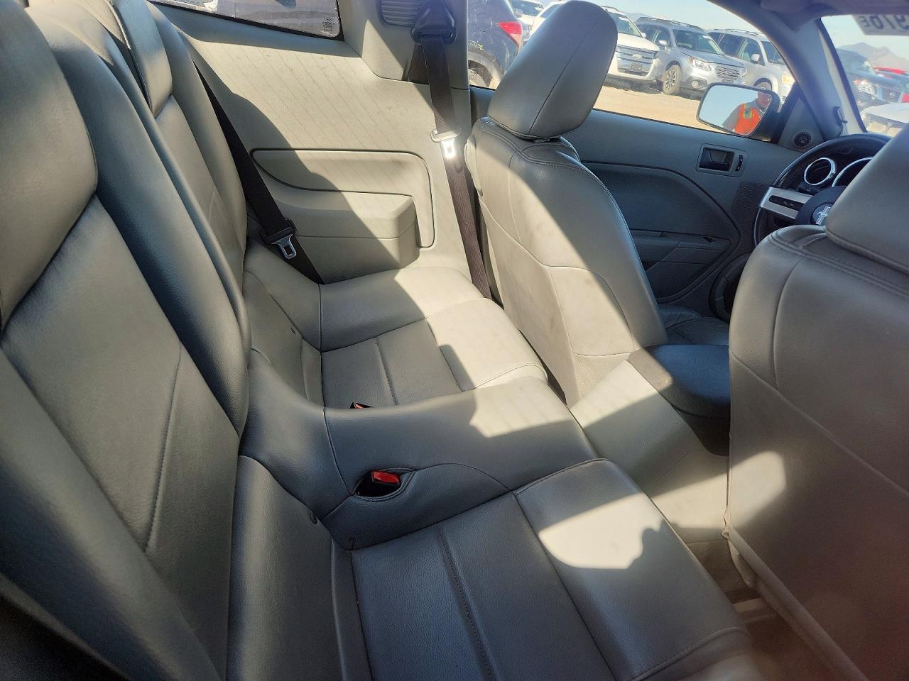 2006 FORD MUSTANG photo 19