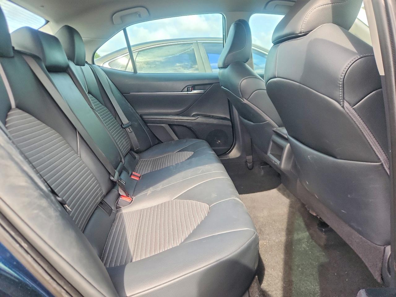 2019 TOYOTA CAMRY SE photo 10
