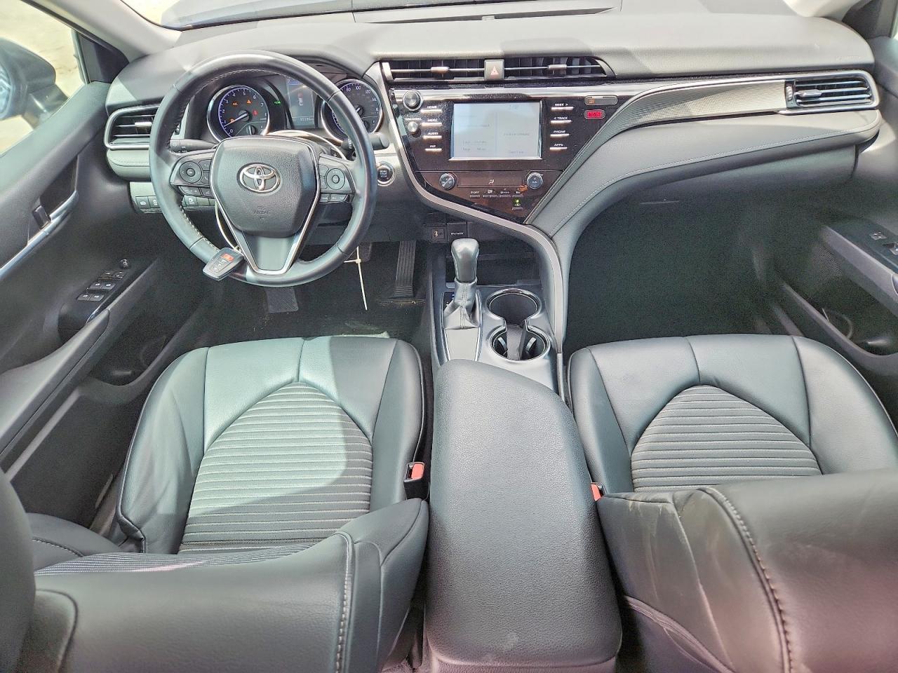 2019 TOYOTA CAMRY SE photo 8