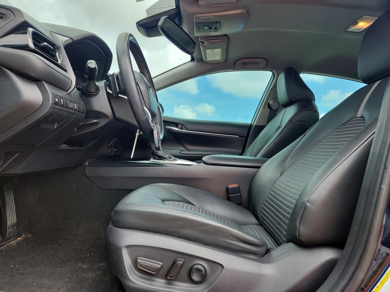 2019 TOYOTA CAMRY SE photo 7