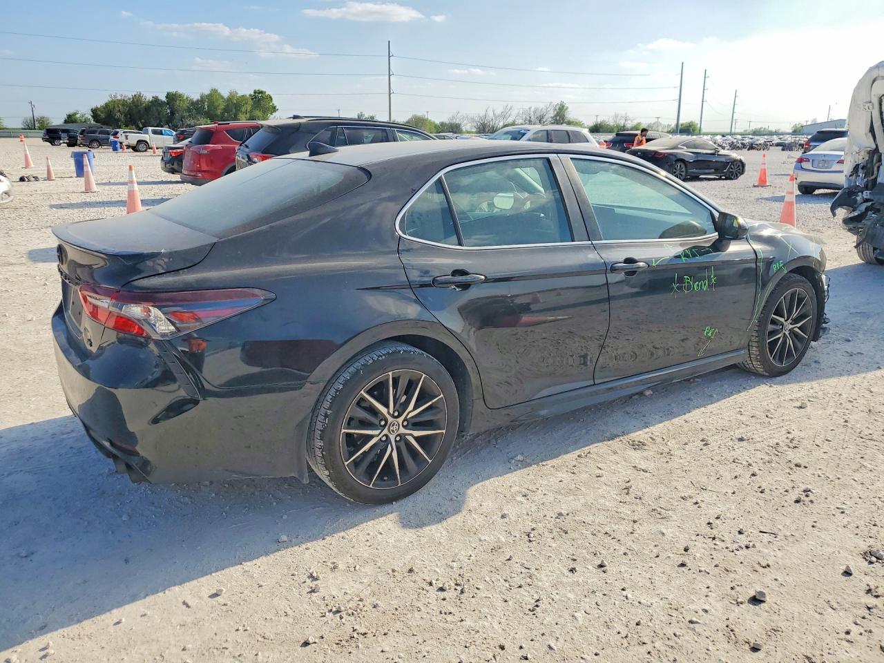 2021 TOYOTA CAMRY SE photo 5