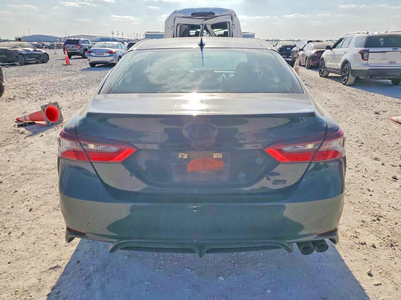 2021 TOYOTA CAMRY SE photo 11