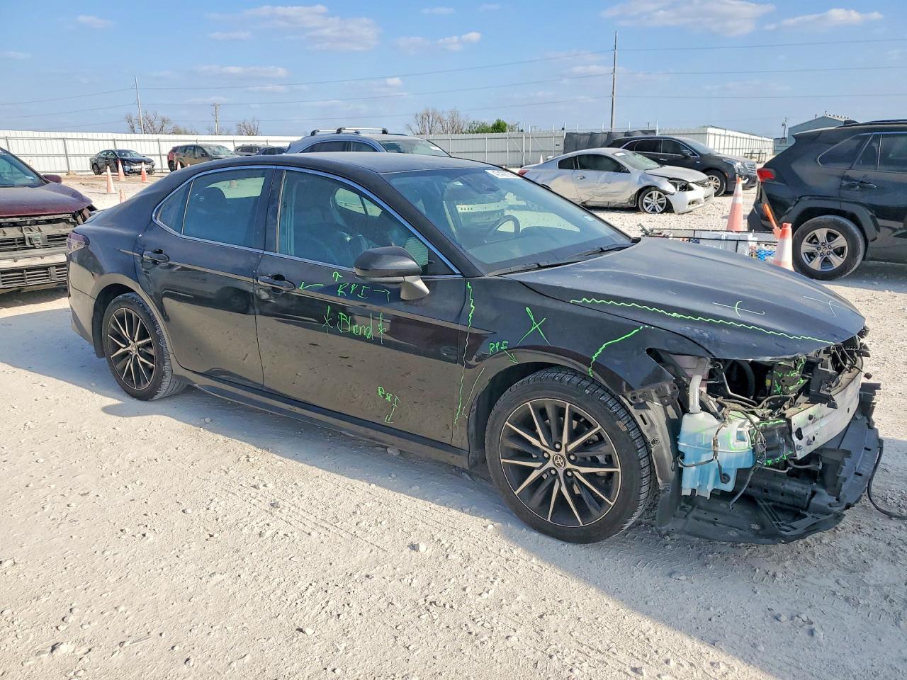 2021 TOYOTA CAMRY SE photo 7
