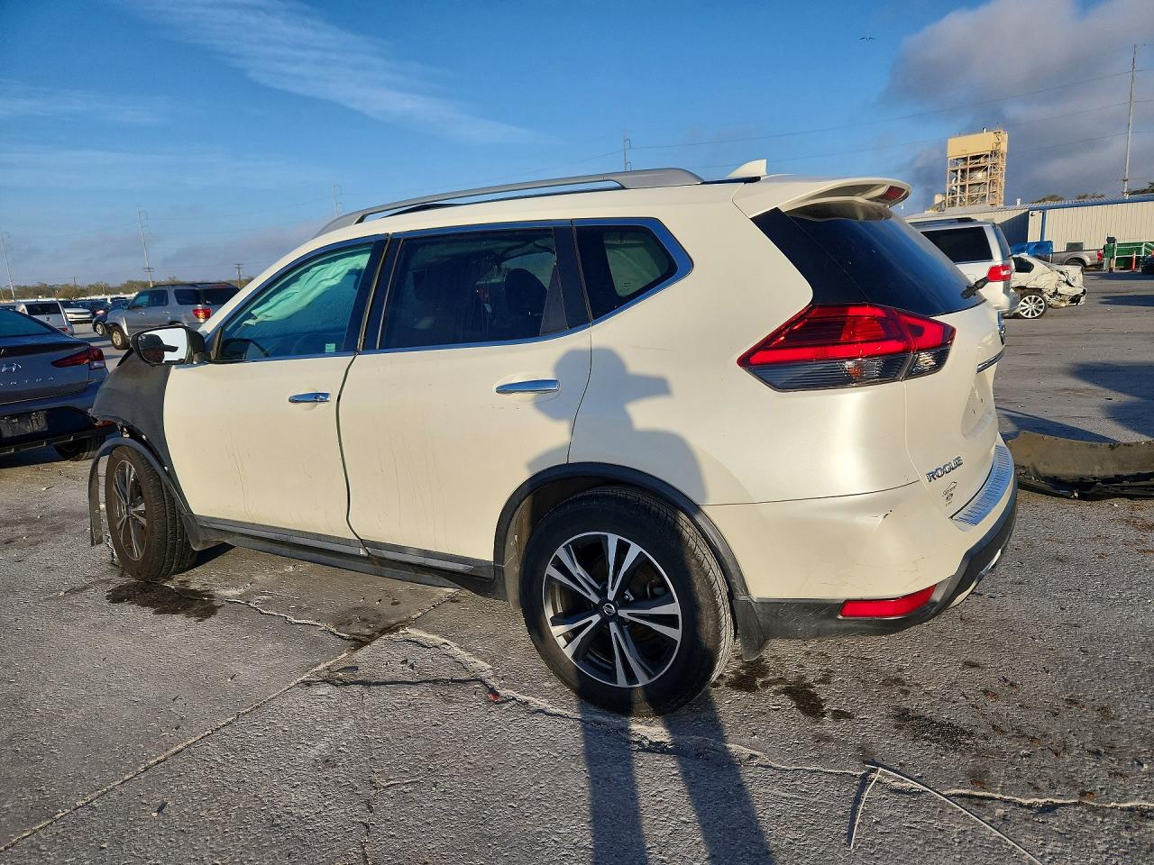 2017 NISSAN ROGUE SL photo 2
