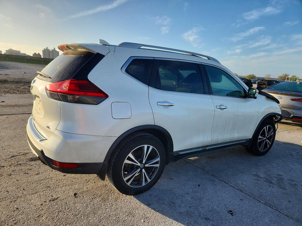 2017 NISSAN ROGUE SL photo 3
