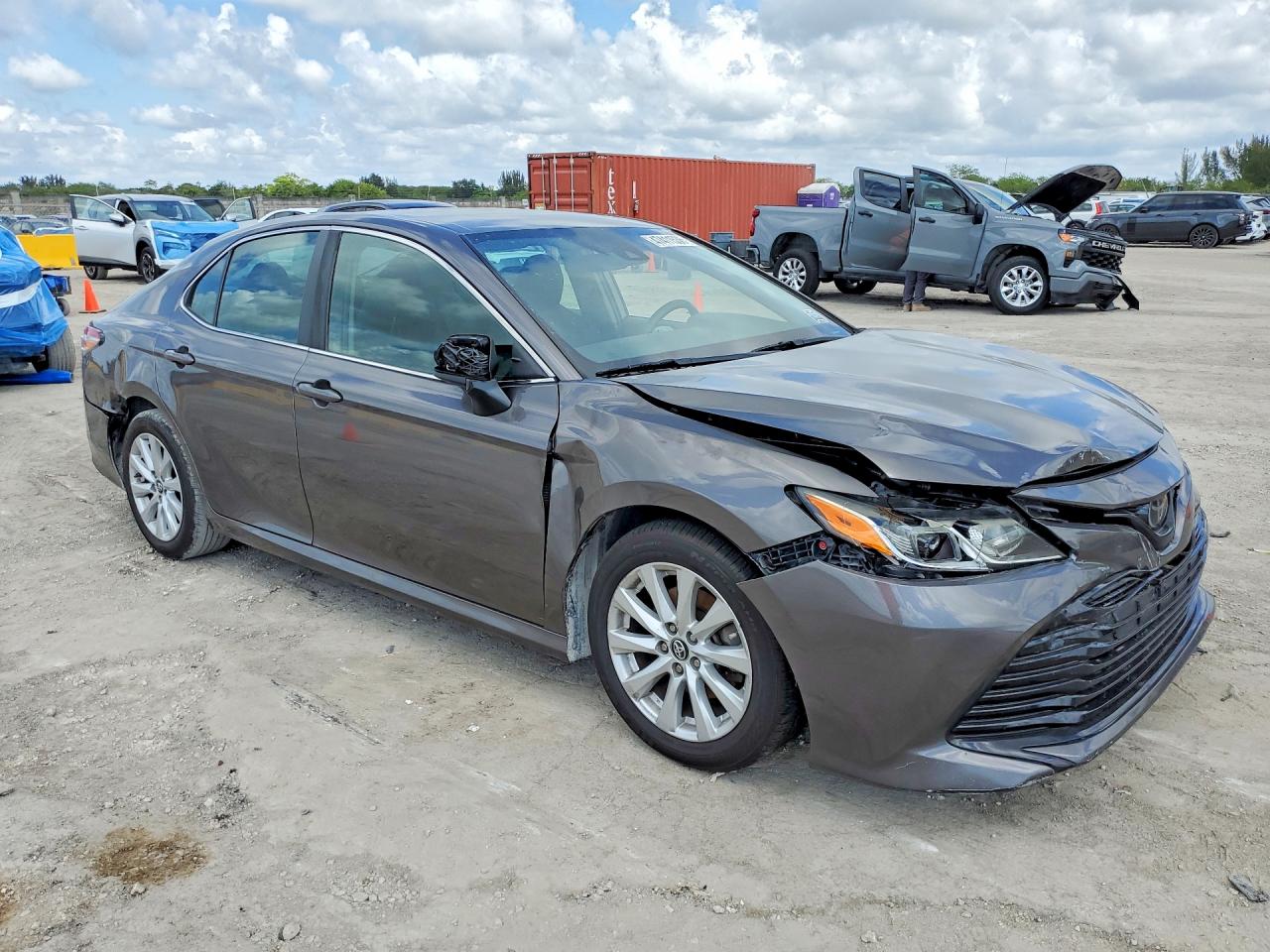 2019 TOYOTA CAMRY LE photo 10