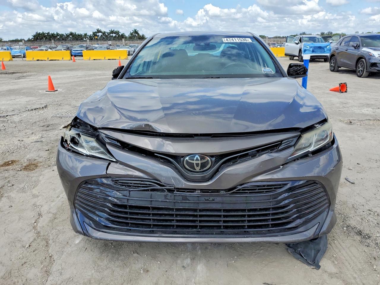 2019 TOYOTA CAMRY LE photo 13