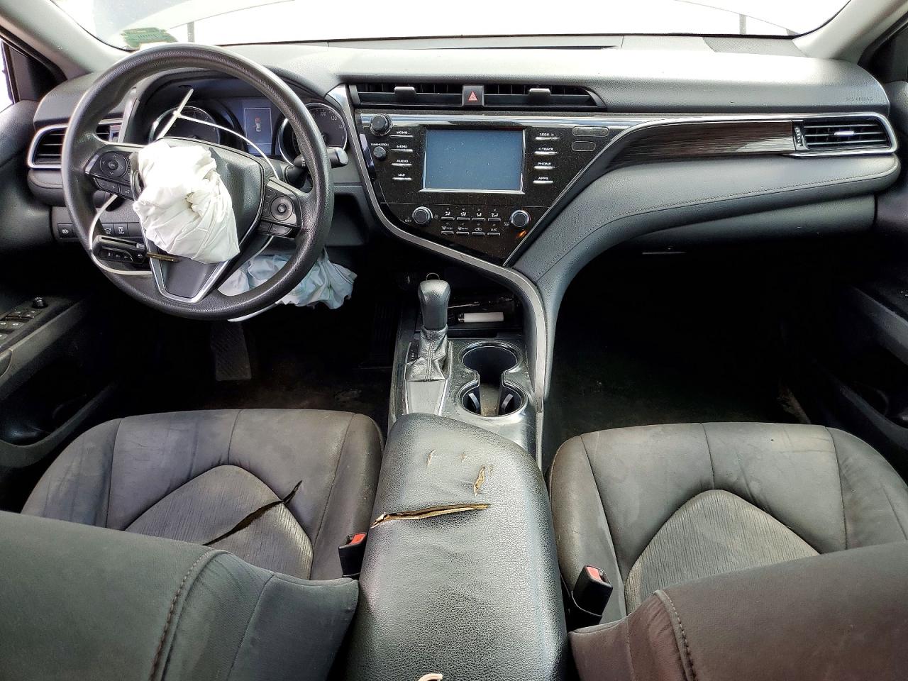 2019 TOYOTA CAMRY LE photo 22