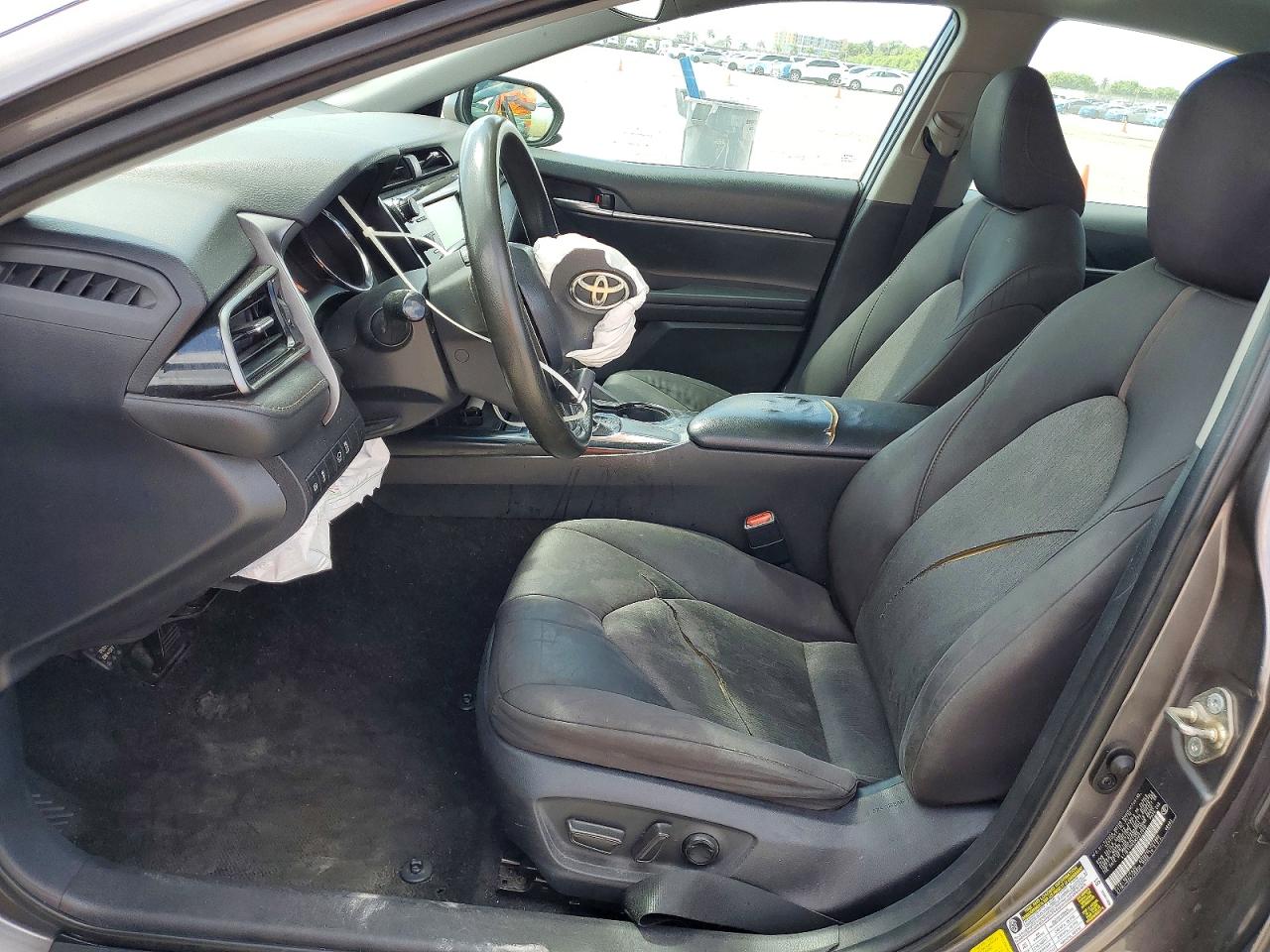 2019 TOYOTA CAMRY LE photo 19
