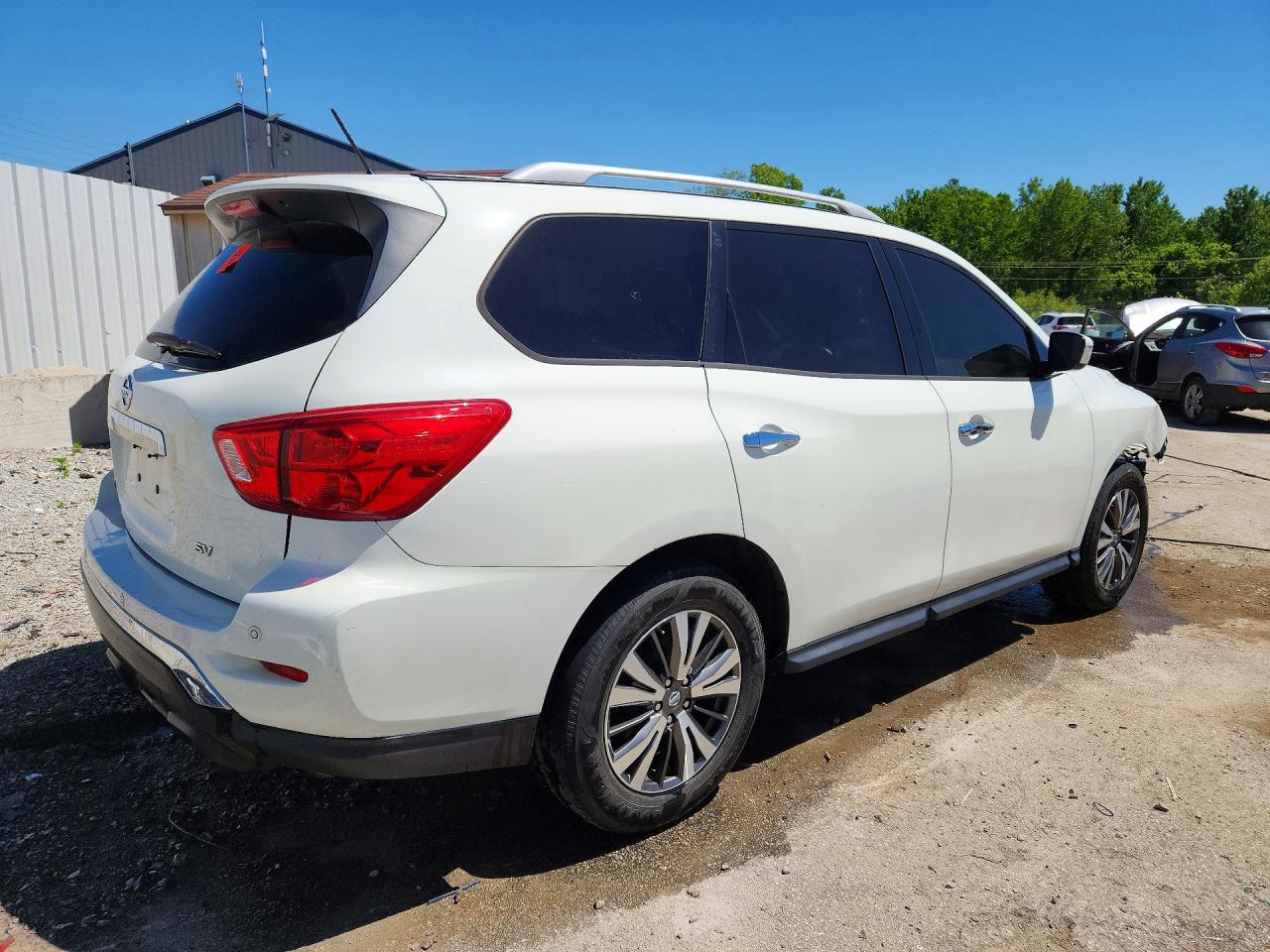 2017 NISSAN PATHFINDER SV photo 3