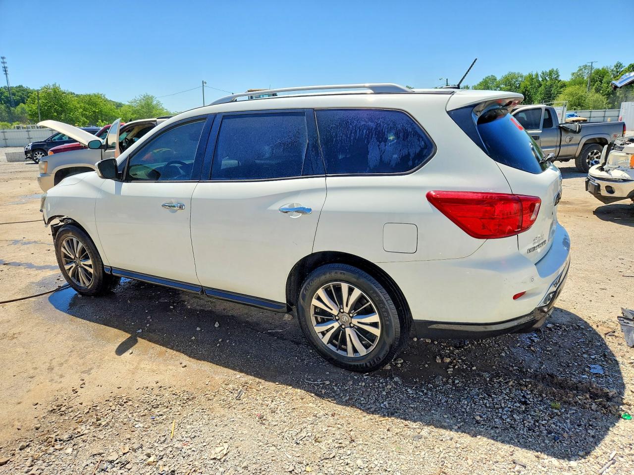 2017 NISSAN PATHFINDER SV photo 2