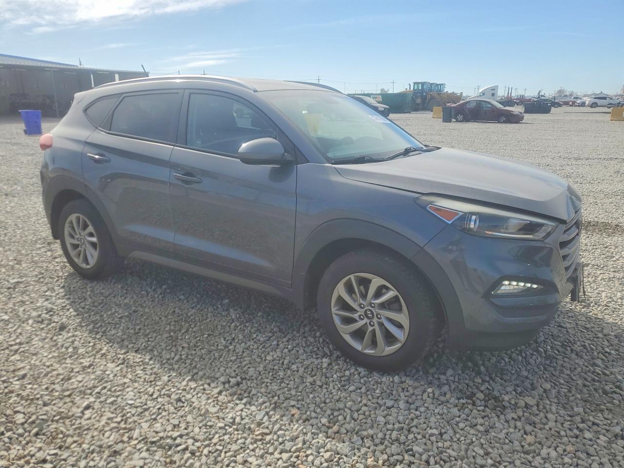2016 HYUNDAI TUCSON SE photo 4