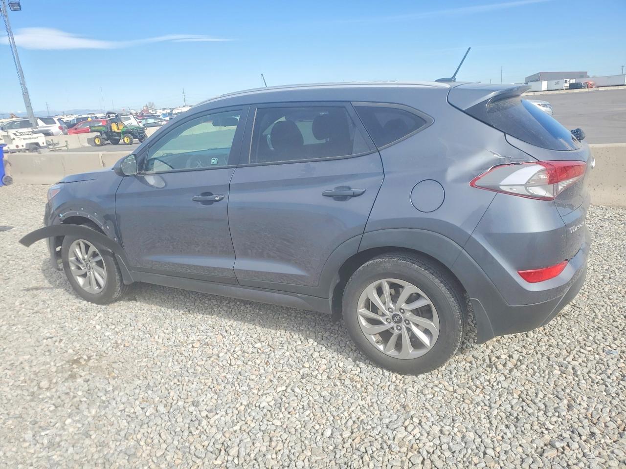 2016 HYUNDAI TUCSON SE photo 2