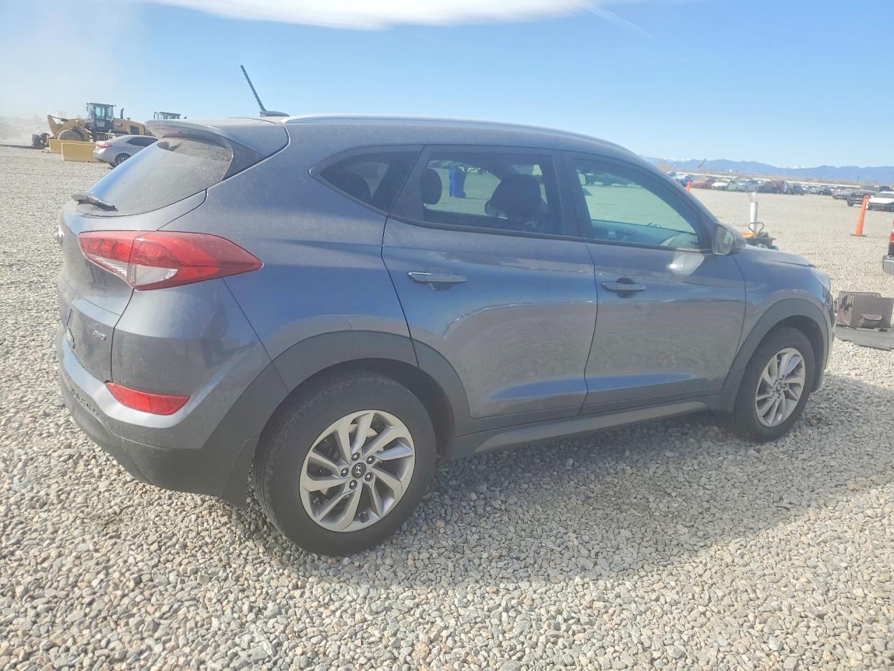 2016 HYUNDAI TUCSON SE photo 3