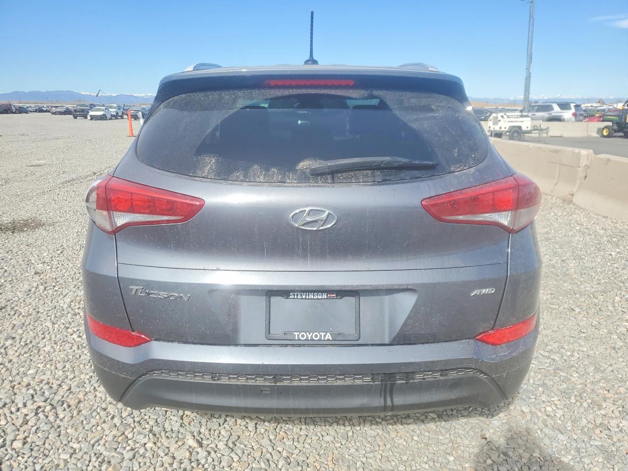 2016 HYUNDAI TUCSON SE photo 6