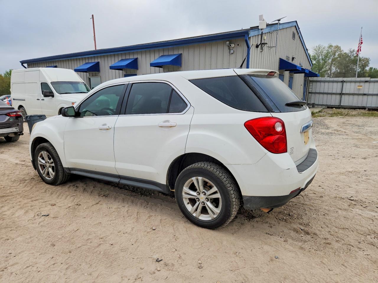 2013 CHEVROLET EQUINOX LS photo 3