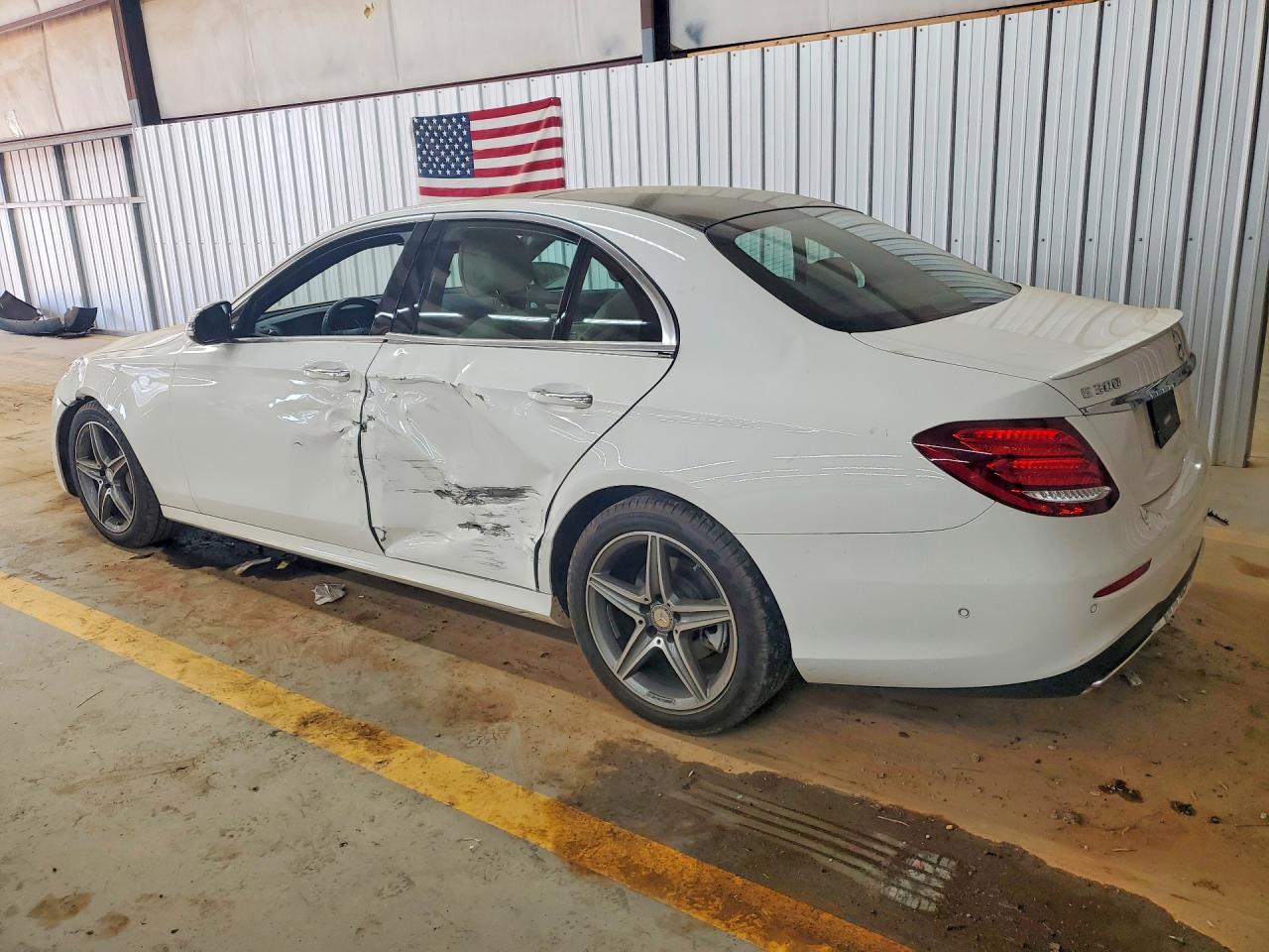 2017 MERCEDES-BENZ E 300 photo 4
