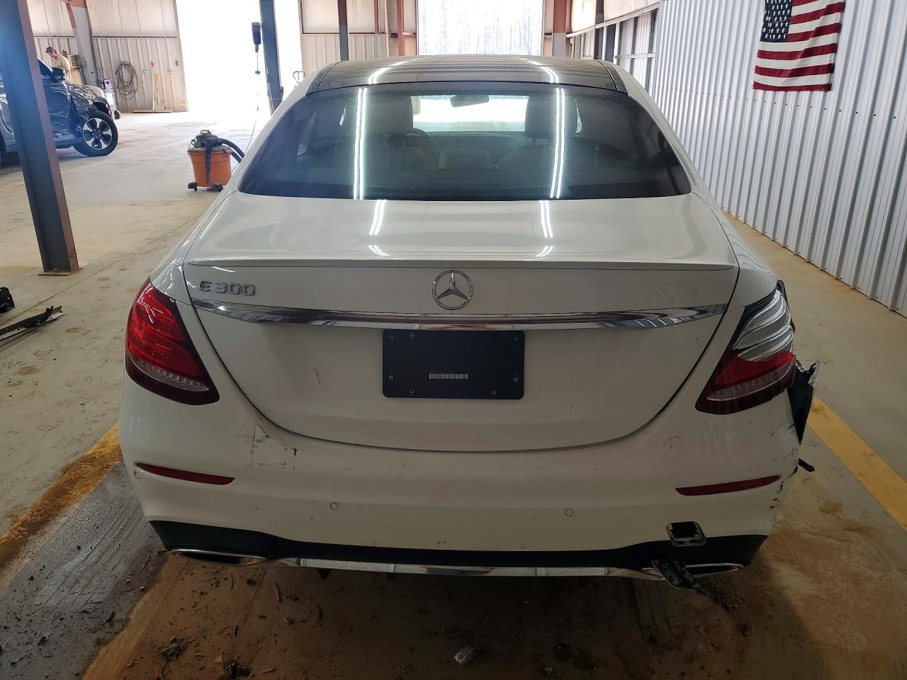 2017 MERCEDES-BENZ E 300 photo 16
