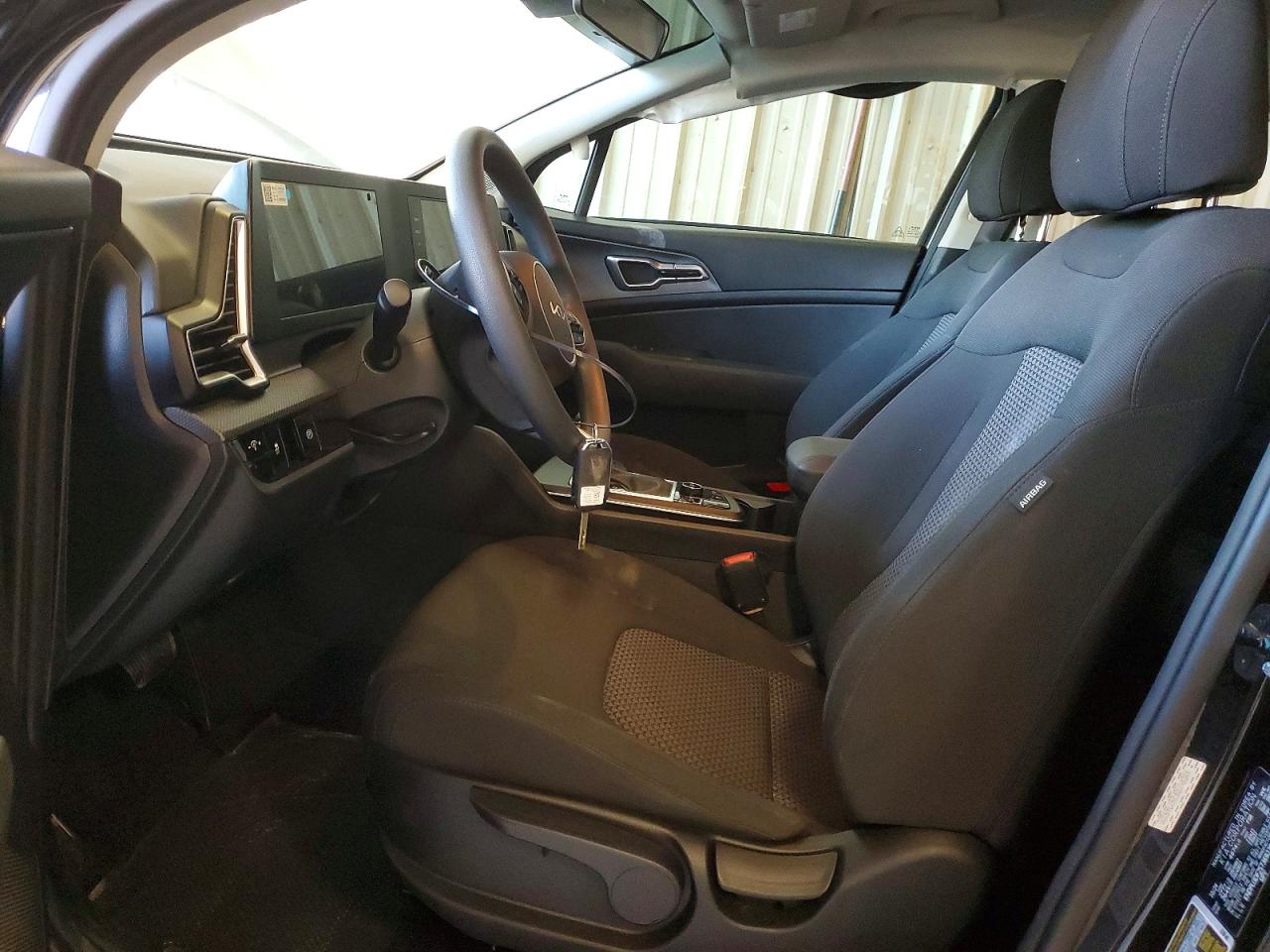 2025 KIA SPORTAGE LX photo 19