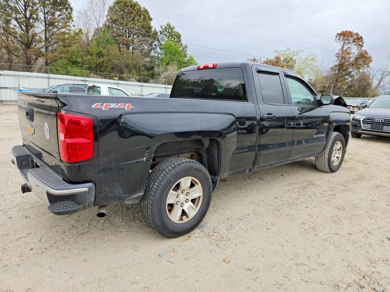 2017 CHEVROLET SILVERADO K1500 LT photo 3