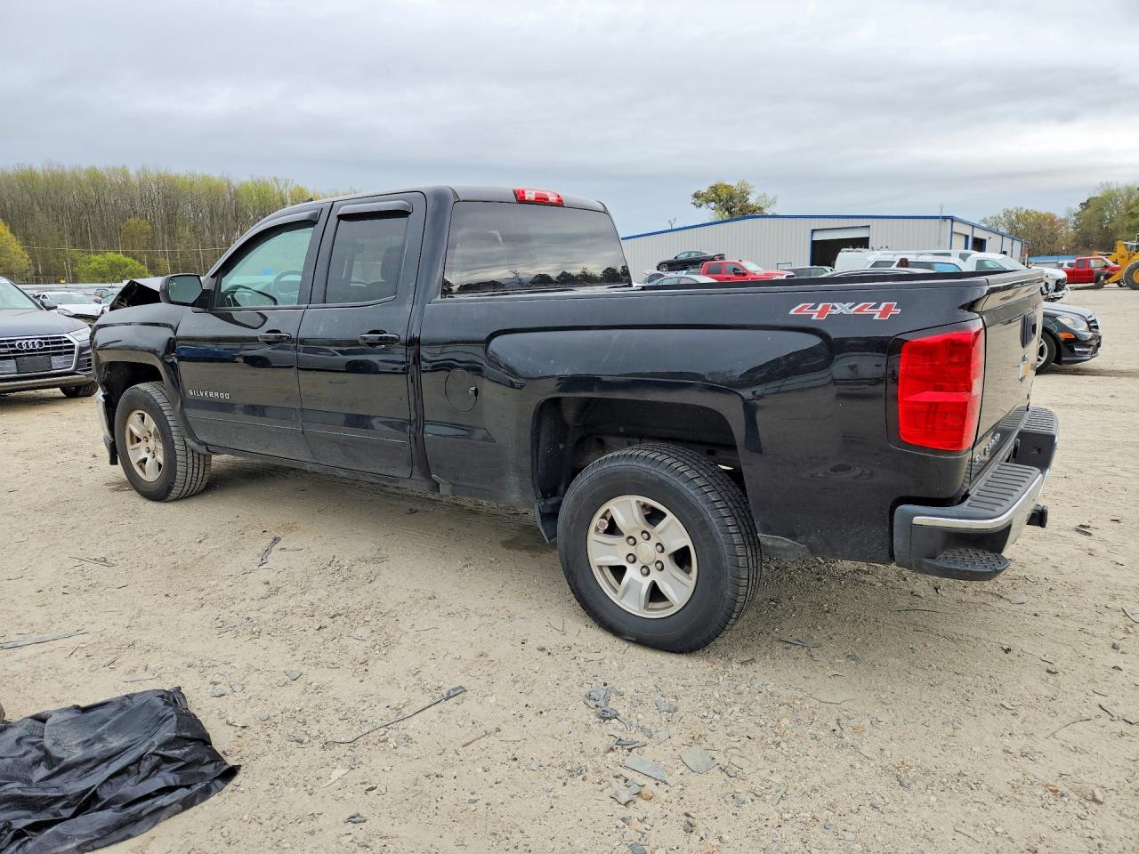 2017 CHEVROLET SILVERADO K1500 LT photo 2