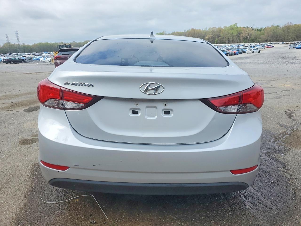 2016 HYUNDAI ELANTRA SE photo 6