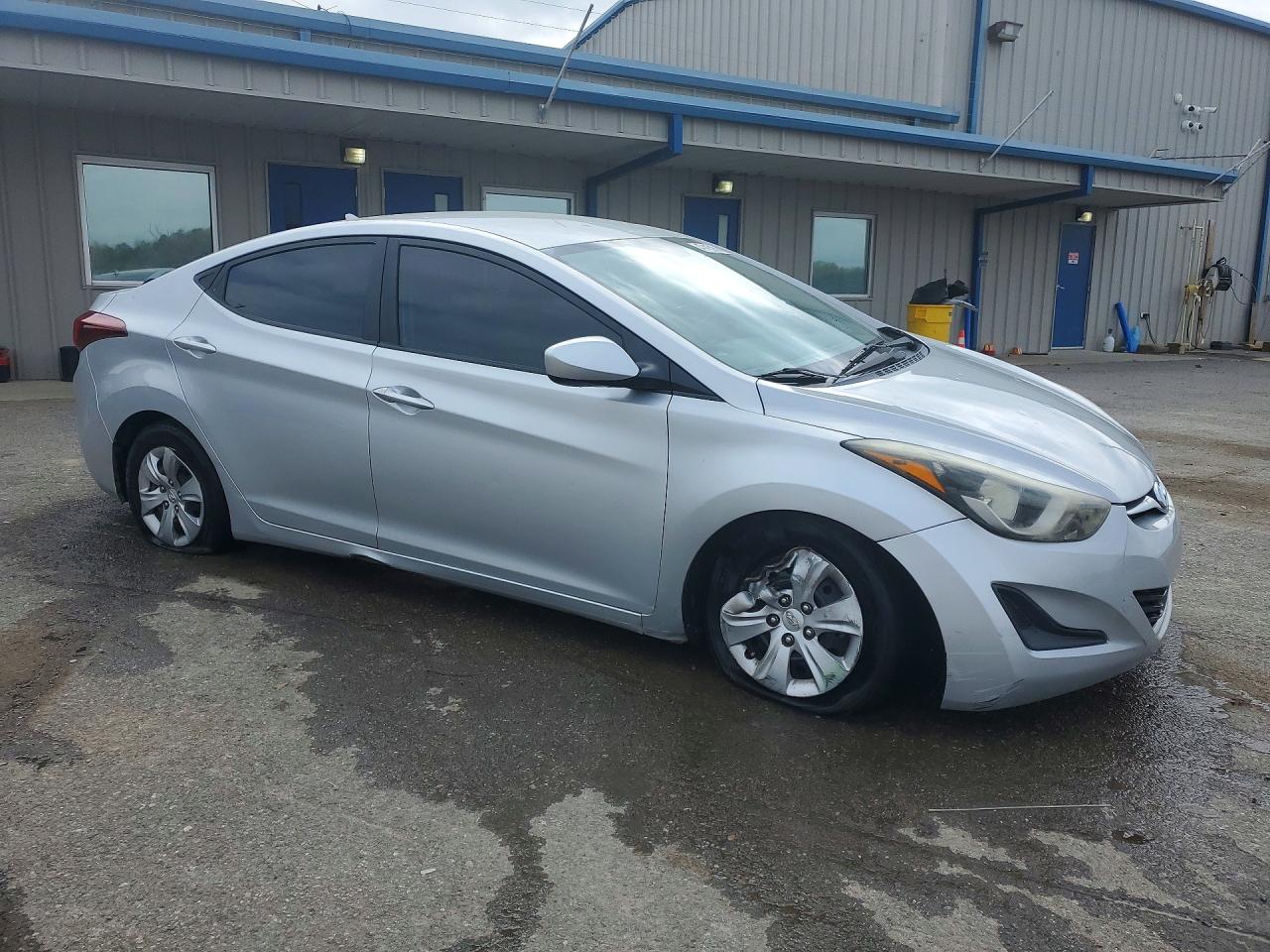 2016 HYUNDAI ELANTRA SE photo 4