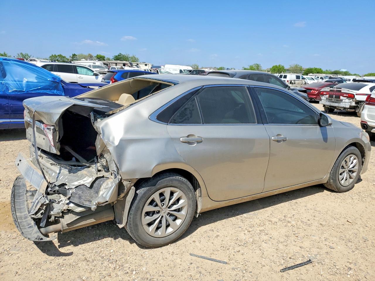 2015 TOYOTA CAMRY LE photo 5