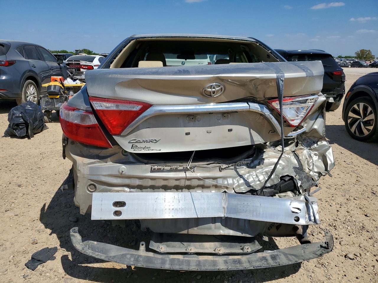 2015 TOYOTA CAMRY LE photo 11