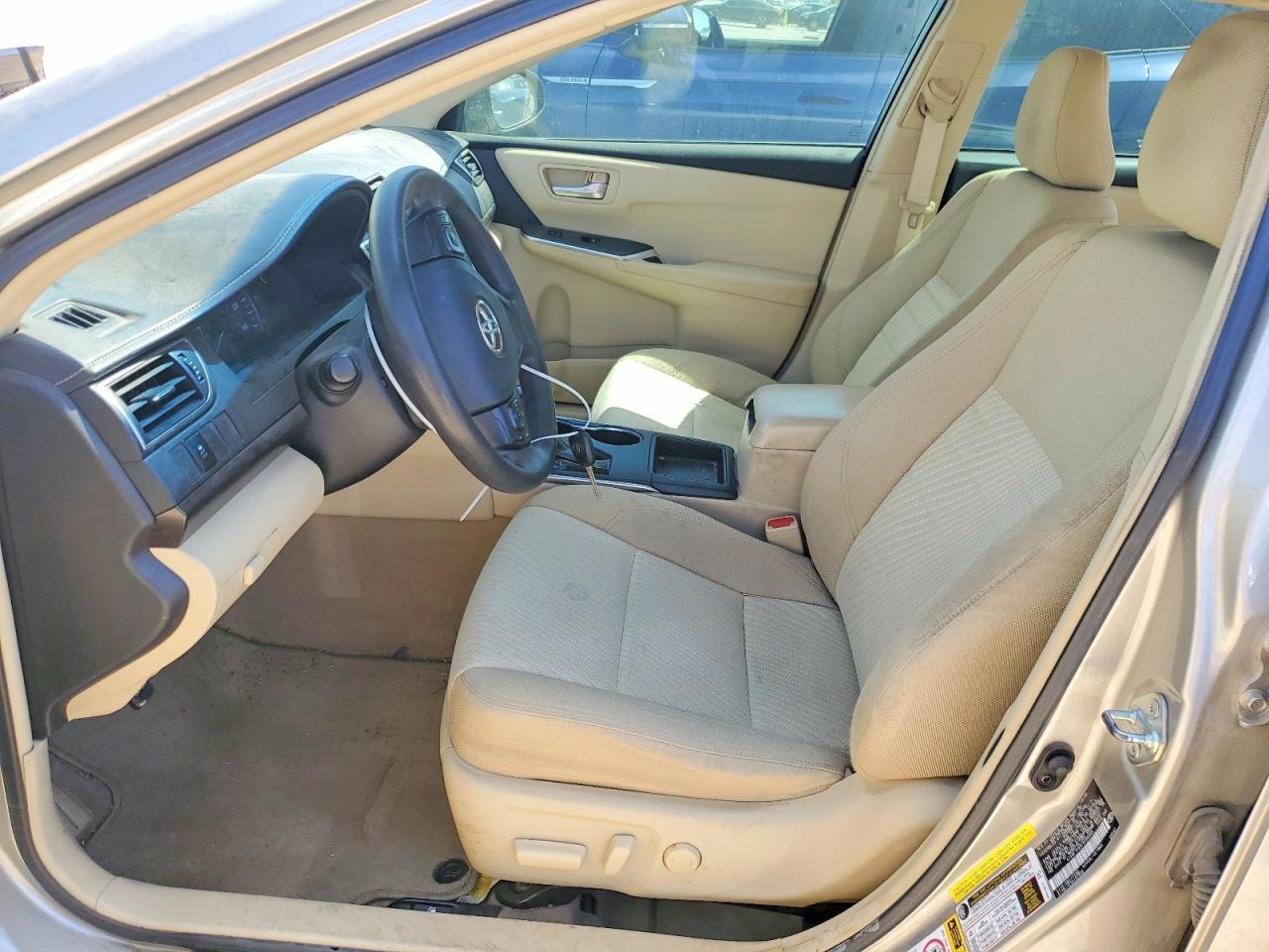 2015 TOYOTA CAMRY LE photo 13