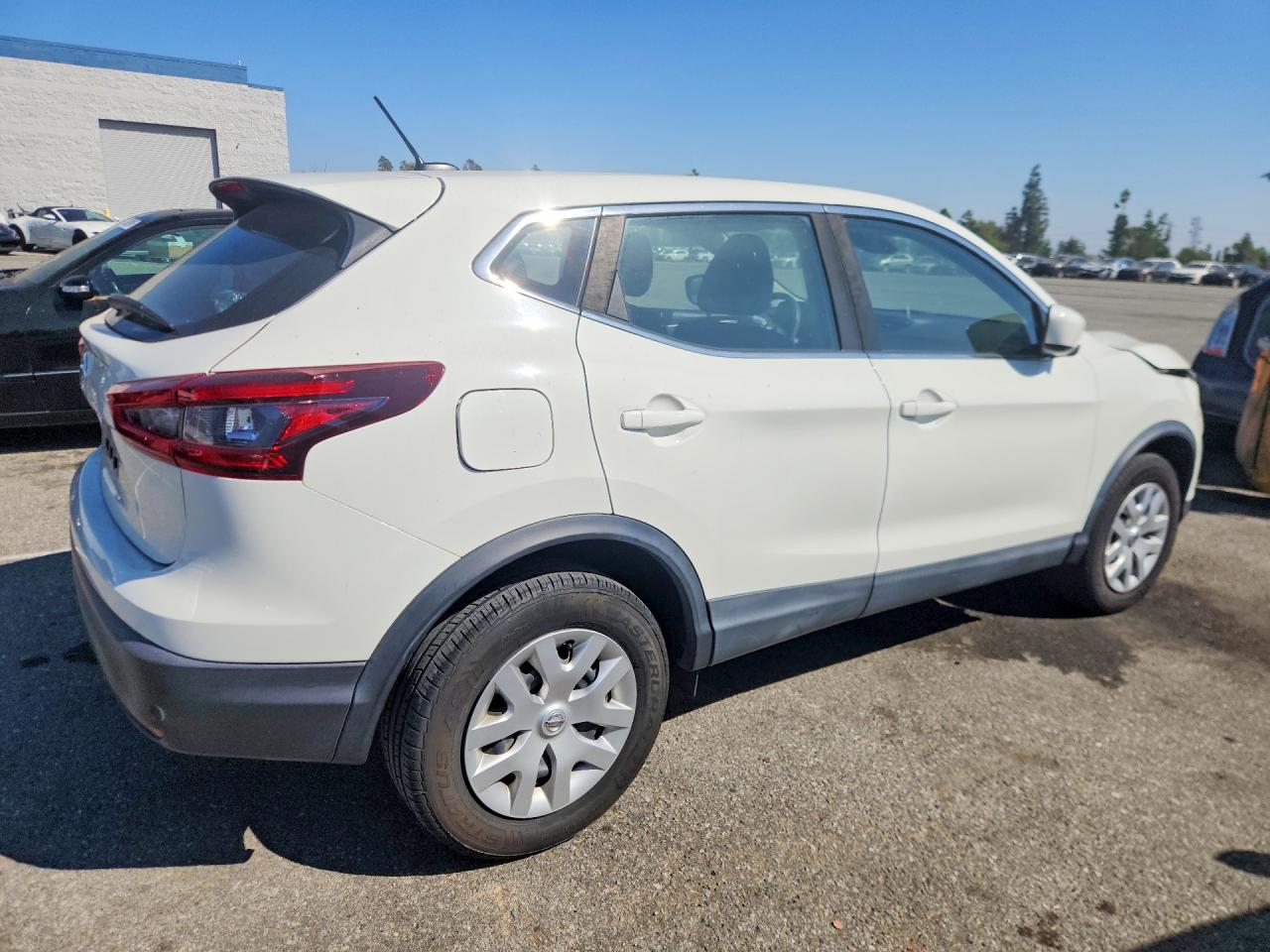 2020 NISSAN ROGUE SPORT S photo 3