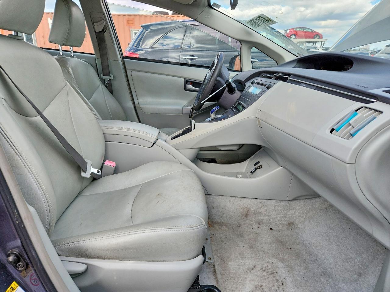 2011 TOYOTA PRIUS THREE photo 13