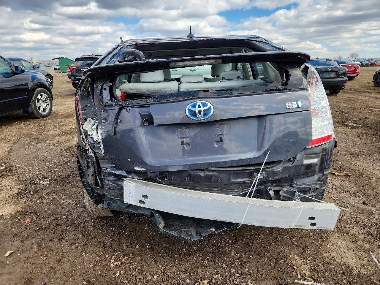2011 TOYOTA PRIUS THREE photo 11
