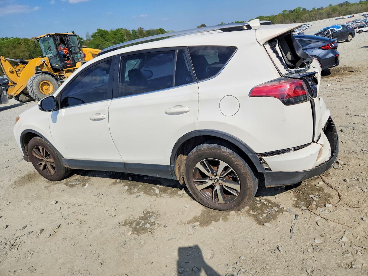 2018 TOYOTA RAV4 XLE photo 3
