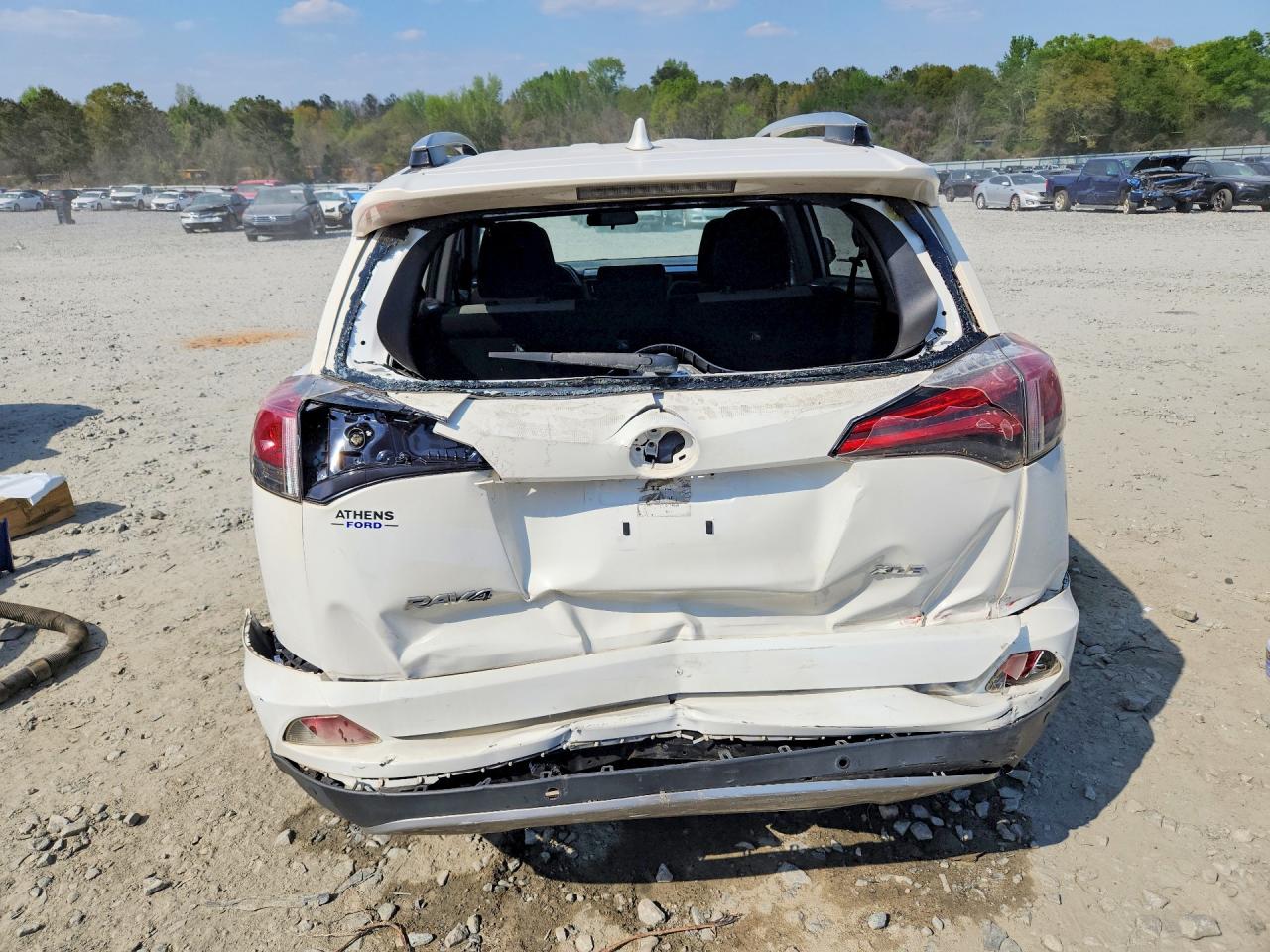 2018 TOYOTA RAV4 XLE photo 11