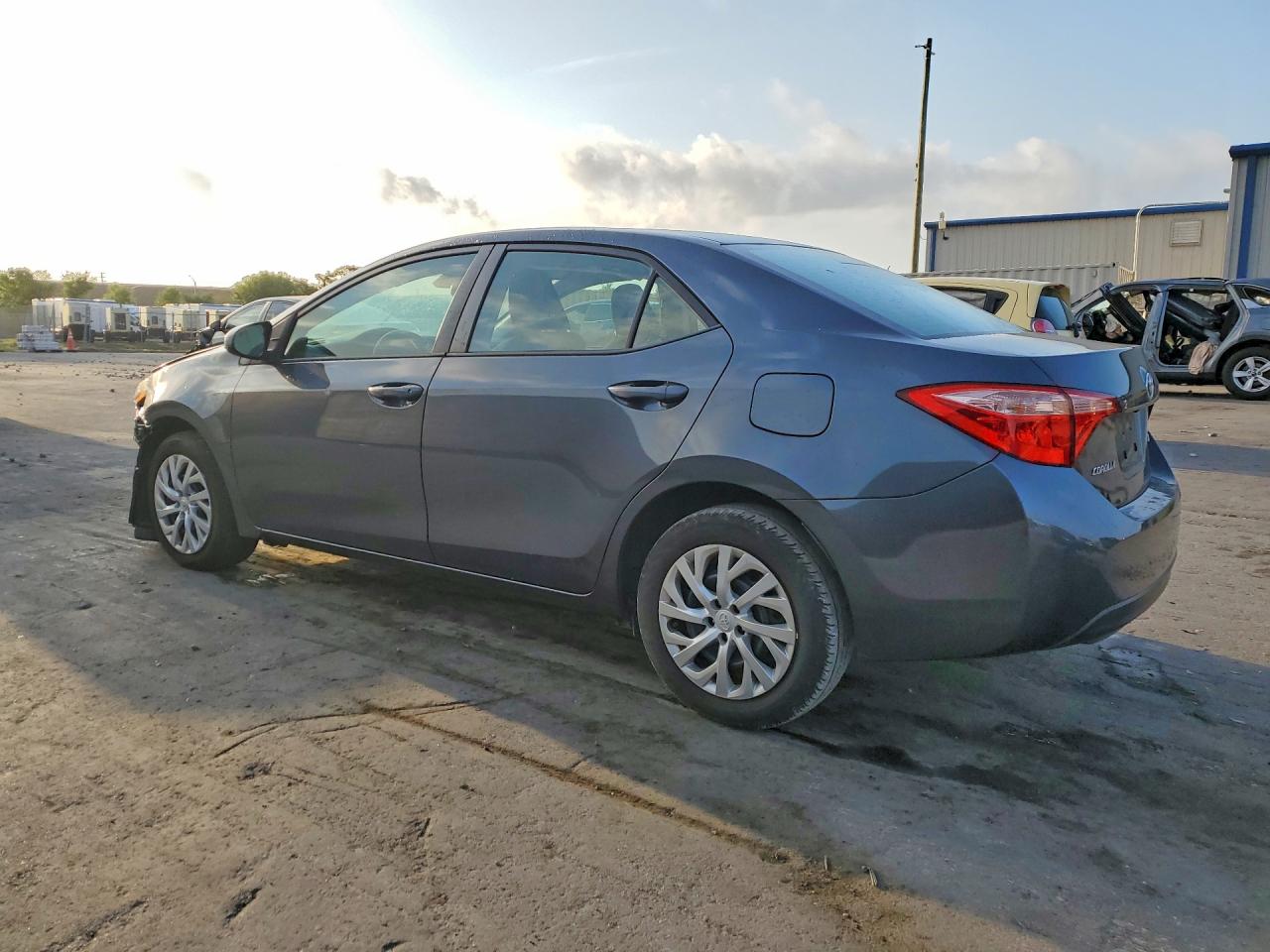 2019 TOYOTA COROLLA LE photo 4