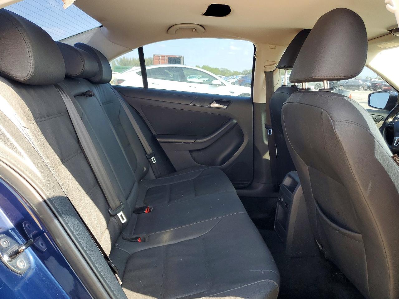 2011 VOLKSWAGEN JETTA SE photo 28