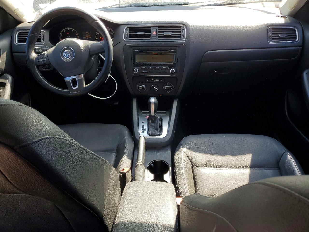 2011 VOLKSWAGEN JETTA SE photo 22