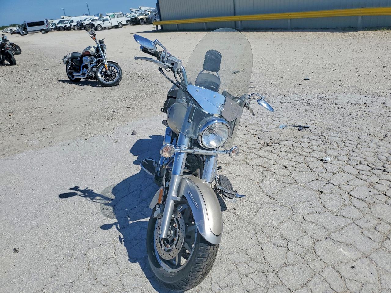 2006 YAMAHA XVS1100 A photo 2