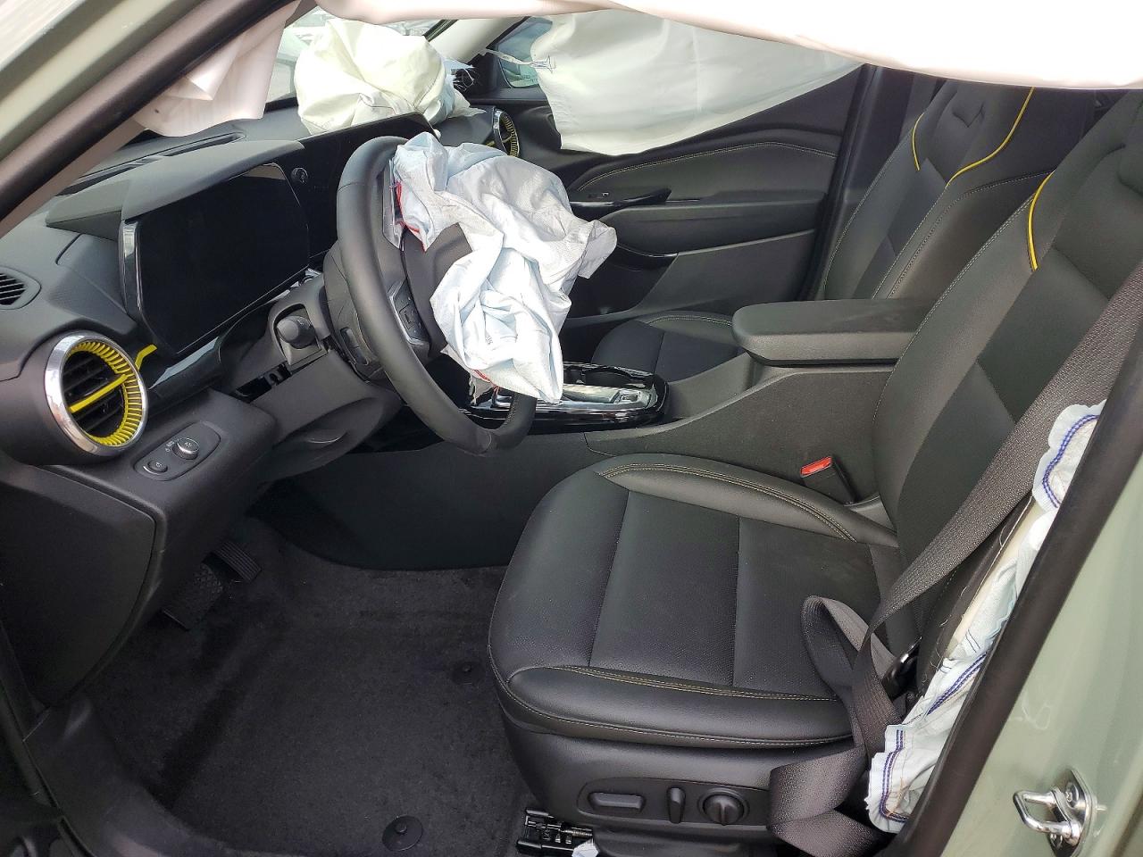 2025 CHEVROLET TRAX ACTIV photo 13