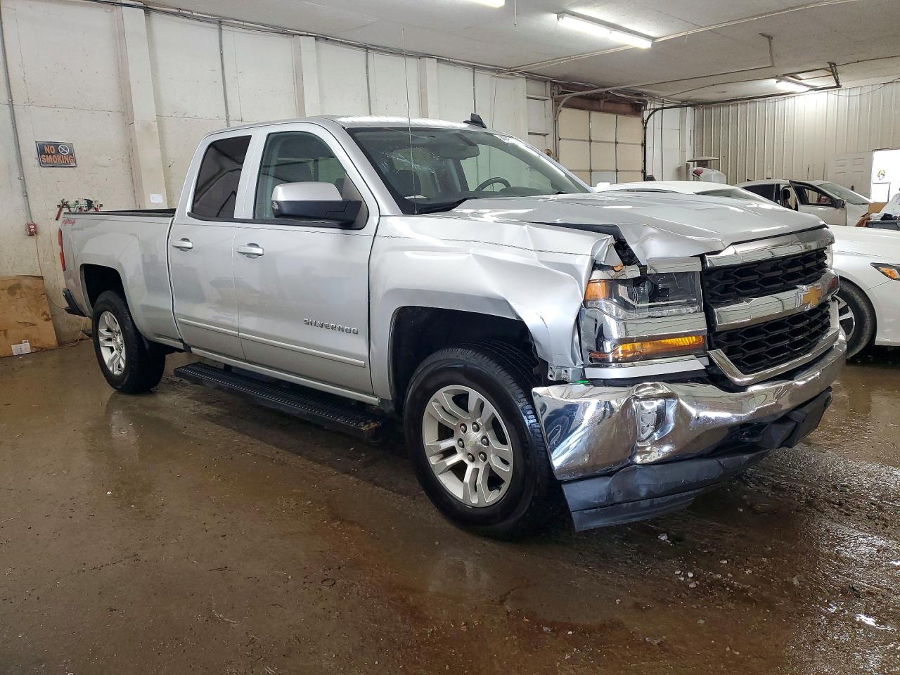 2016 CHEVROLET SILVERADO K1500 LT photo 4